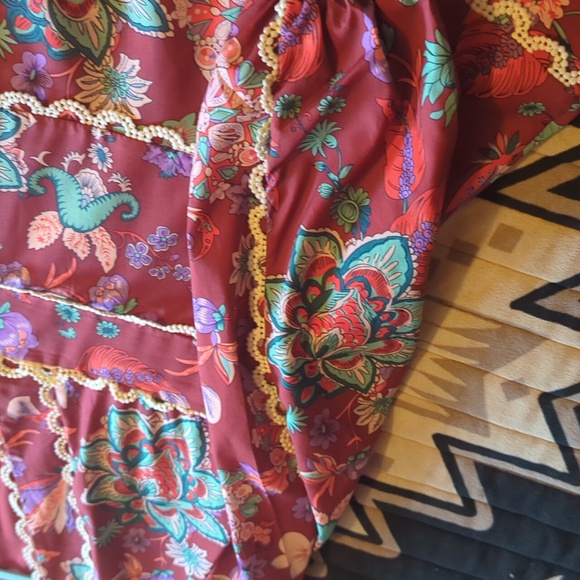 Beautiful Red and floral print dress - Picture 3 of 6